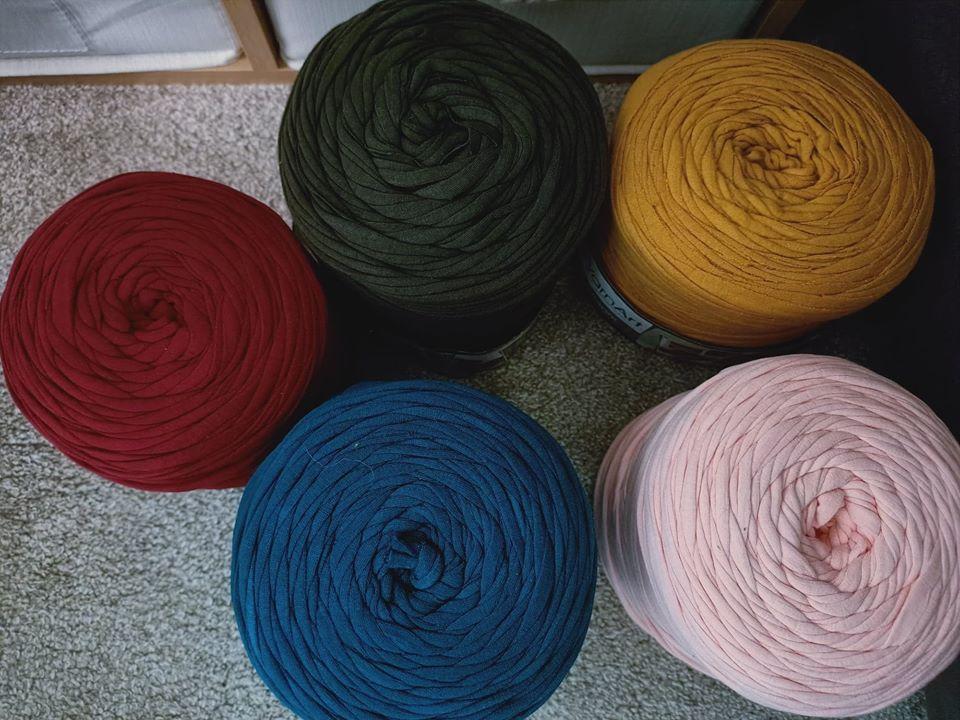 My T-shirt yarn choices for arm knitting